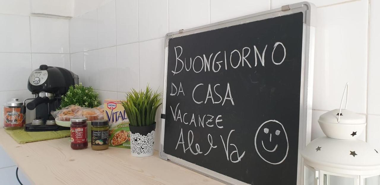 Casa Vacanze Ale&Va Алецио Екстериор снимка